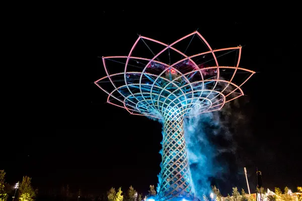 MILÁN, ITALIA / EUROPA - 20 DE SEPTIEMBRE: Árbol de la Vida en la Expo de Mil — Foto de Stock