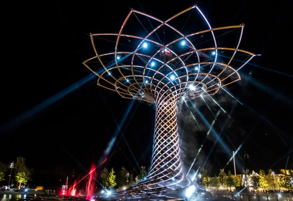 MILÁN, ITALIA / EUROPA - 20 DE SEPTIEMBRE: Árbol de la Vida en la Expo de Mil — Foto de Stock