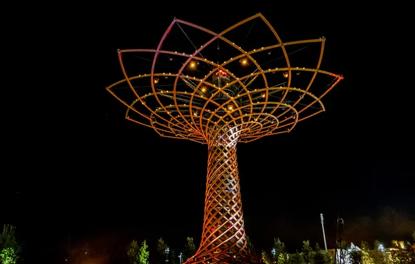 MILÁN, ITALIA / EUROPA - 20 DE SEPTIEMBRE: Árbol de la Vida en la Expo de Mil — Foto de Stock