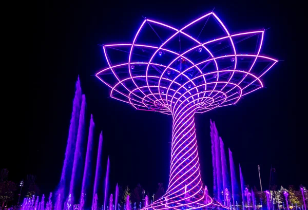 MILÁN, ITALIA / EUROPA - 20 DE SEPTIEMBRE: Árbol de la Vida en la Expo de Mil — Foto de Stock