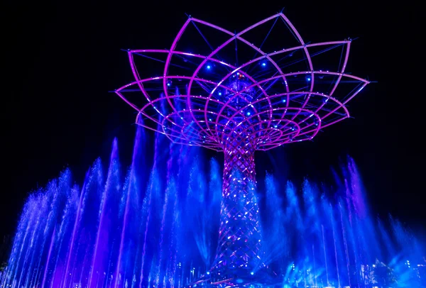 MILÁN, ITALIA / EUROPA - 20 DE SEPTIEMBRE: Árbol de la Vida en la Expo de Mil — Foto de Stock