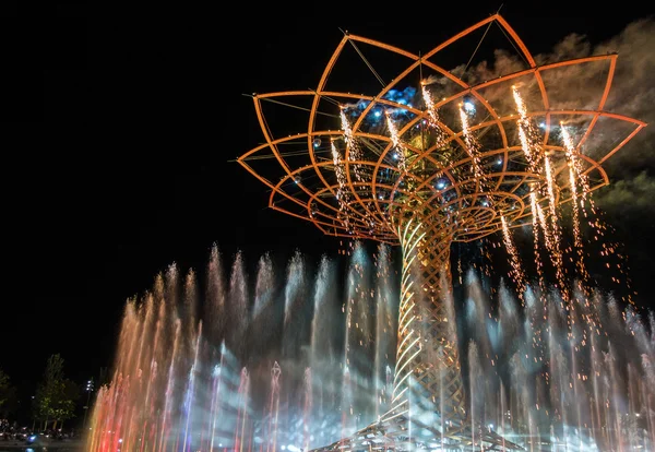 MILÁN, ITALIA / EUROPA - 20 DE SEPTIEMBRE: Árbol de la Vida en la Expo de Mil — Foto de Stock