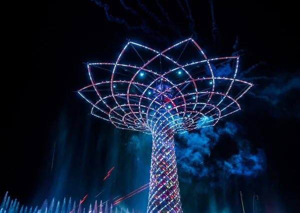 MILÁN, ITALIA / EUROPA - 20 DE SEPTIEMBRE: Árbol de la Vida en la Expo de Mil — Foto de Stock