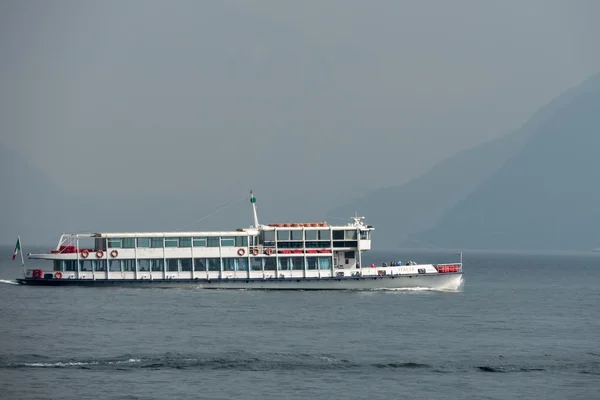 STRESA, ITALIA / EUROPA - 17 SETTEMBRE: Traghetti a Stresa Lago di Maggi — Foto Stock