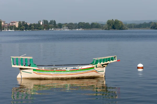ARONA, ITALY/ EUROPE - SEPTEMBER 17: Traditional boat on Lake Ma — 图库照片