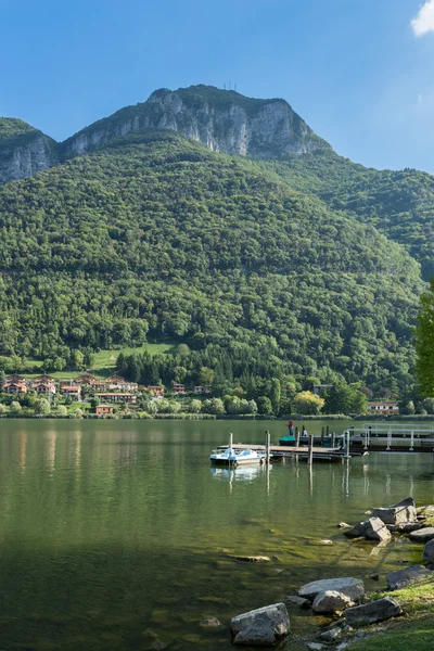 Lake Endine, Lombardei / Italien - 19. September: Blick auf den Lake Endine — Stockfoto