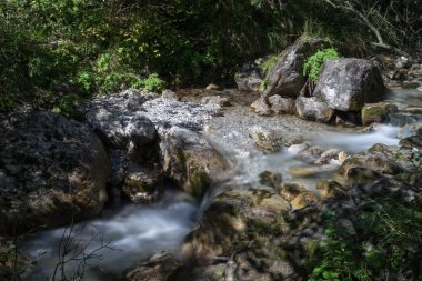 Küçük rapids Val Vertova sel Lombardiya bölgesindeki Bergamo yakınındaki adlı
