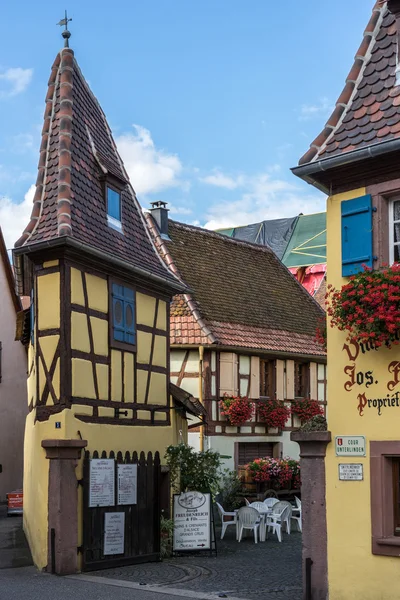 Eguisheim, Franciaország / Európa - szeptember 23.: a Eguish építészet — Stock Fotó