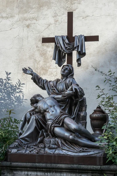 EGUISHEIM, FRANCE/ EUROPE - SEPTEMBER 23: Crucifiction statue Ch — Stok fotoğraf