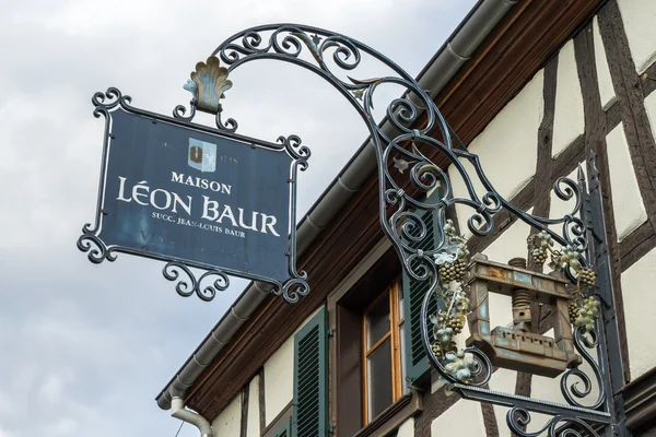 EGUISHEIM, FRANCE/ EUROPE - SEPTEMBER 23: Ornate sign in Eguishe — Stock Photo, Image