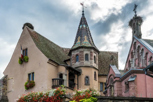 EGUISHEIM, FRANCE/ EUROPE - SEPTEMBER 23: Chateau in Eguisheim i — Stockfoto