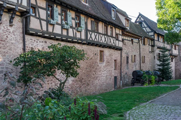 RIQUEWIHR, FRANCE/ EUROPE - SEPTEMBER 24: Architecture of Riquew — 图库照片