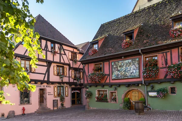 RIQUEWIHR, FRANKRIG / EUROPA - SEPTEMBER 24: Riquews arkitektur - Stock-foto