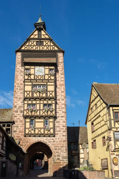 RIQUEWIHR, FRANCE/ EUROPE - SEPTEMBER 24: Architecture of Riquew — Stockfoto