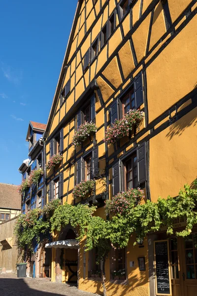 RIQUEWIHR, FRANCE/ EUROPE - SEPTEMBER 24: Architecture of Riquew — Stock Photo, Image