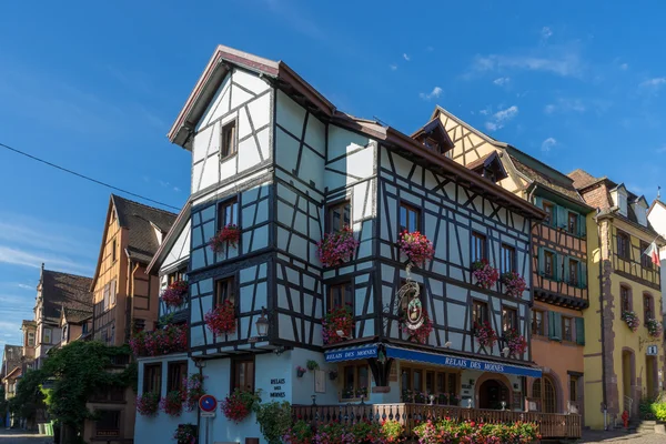 RIQUEWIHR, FRANCE/ EUROPE - SEPTEMBER 24: Old buildings in Rique — Stockfoto