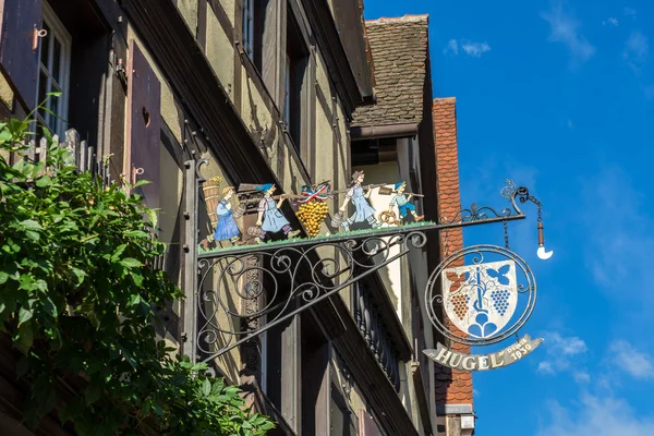 RIQUEWIHR, FRANCE/ EUROPE - SEPTEMBER 24: Hanging sign in Riquew — Stock Photo, Image