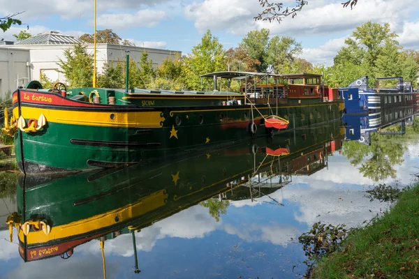 Metz, france / europe - september 24: barges ankert in metz lorra — Stockfoto