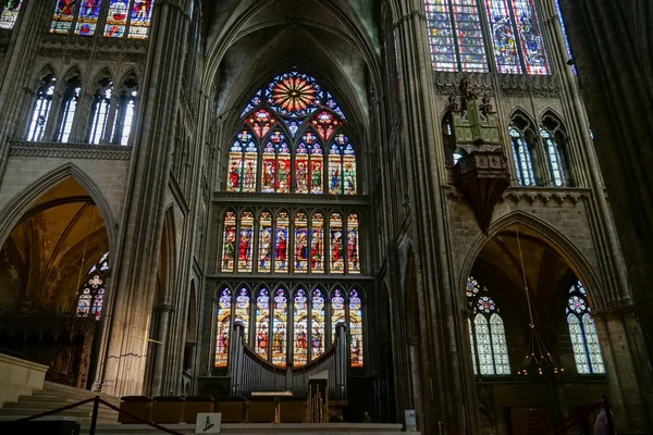 METZ, FRANCE / EUROPE - 24 SEPTEMBRE : Vue intérieure de la cathédrale — Photo