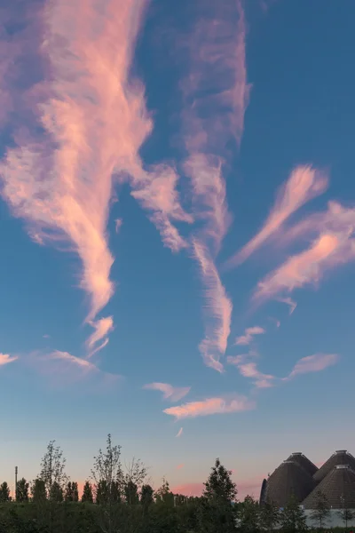 MILÁN, ITALIA / EUROPA - 20 DE SEPTIEMBRE: Cielo sobre el Centro de Exposiciones en —  Fotos de Stock