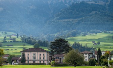 SACHSELN, SWITZERLAND/ EUROPE - SEPTEMBER 22: View buildings nea