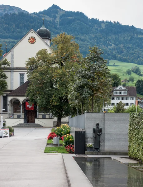 SACHSELN, SWITZERLAND/ EUROPE - SEPTEMBER 22: View of St. Theodu — Stockfoto