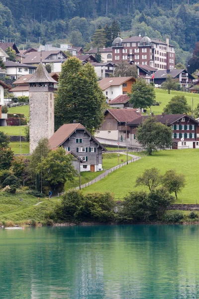 Lungerersee, schweiz / europa - 22. september: man walking hi — Stockfoto