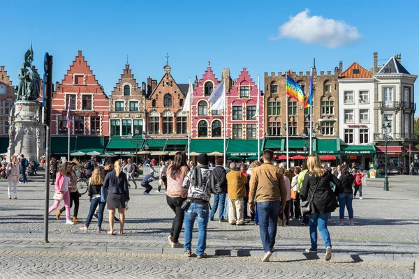 BRUGES, BELGIO / EUROPA - 25 SETTEMBRE: Palazzo storico a due falde — Foto Stock