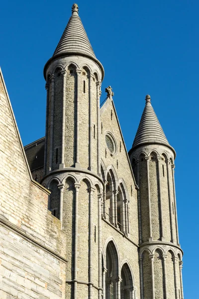 BRUGES, BÉLGICA / EUROPA - 25 DE SEPTIEMBRE: Iglesia de Nuestra Señora en el Hno. — Foto de Stock