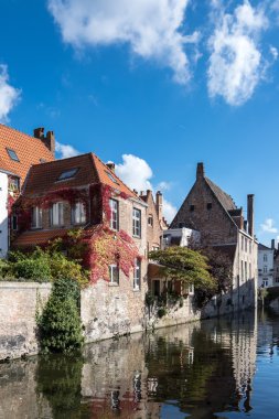 Bruges, Belçika / Avrupa - 26 Eylül: binalar bir CA'ın yanında