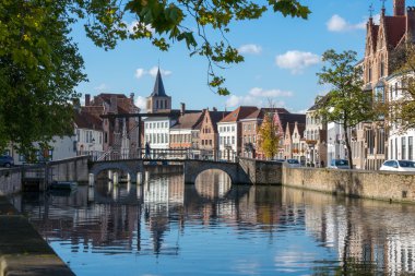 Bruges, Belçika / Avrupa - 26 Eylül: Br bir kanal boyunca görünümü