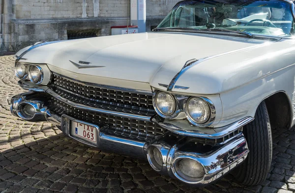 BRUGES, BELGIUM/ EUROPE - SEPTEMBER 25: Cadillac wedding car  in — Stock Photo, Image