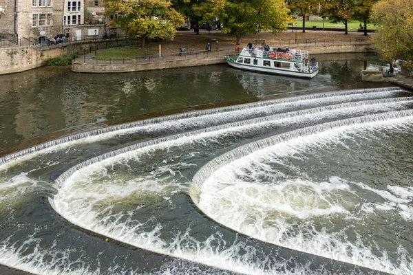 BATH, ANGLETERRE / EUROPE - 18 OCTOBRE : Vue du pont Pulteney en B — Photo