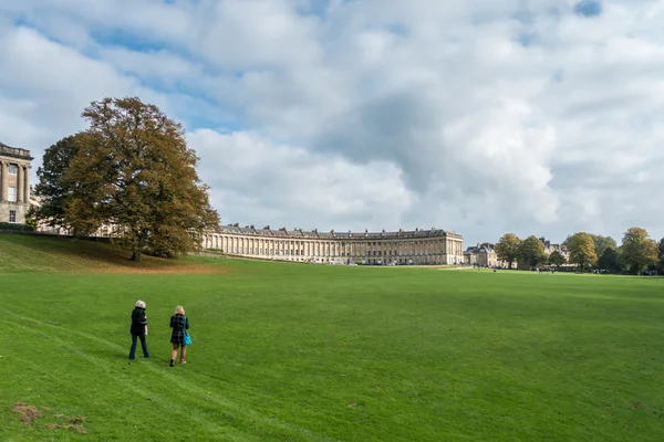 Kąpiel w Anglii / Europa - 18 października: widok z ulicy Royal Crescent i — Zdjęcie stockowe