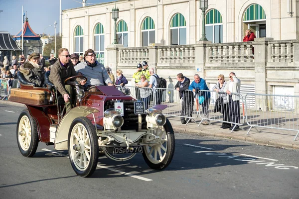 BRIGHTON, EAST SUSSEX/UK - NOVEMBER 1 : Car approaching the Fini — Zdjęcie stockowe