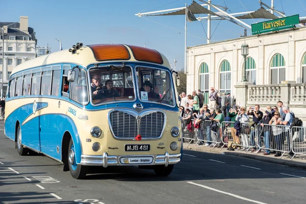 BRIGHTON, EAST SUSSEX/UK - NOVEMBER 1 : Chris Evans Driving an O — Stock Photo, Image