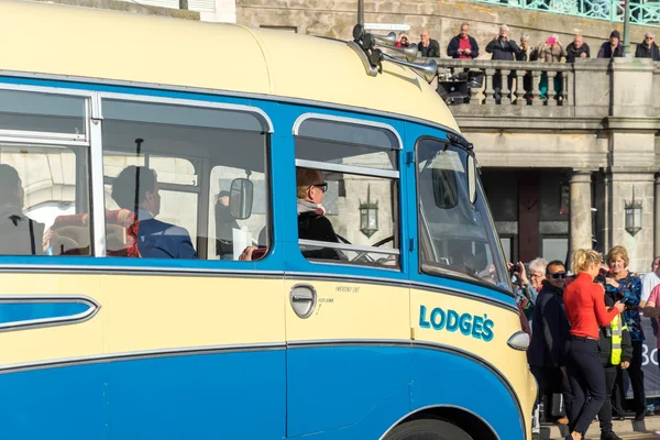 BRIGHTON, EAST SUSSEX/UK - NOVEMBER 1 : Chris Evans Driving an O — Stock fotografie