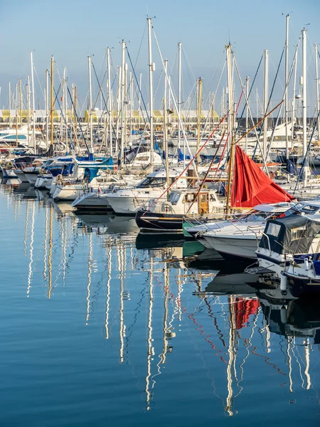 BRIGHTON, EAST SUSSEX/UK - NOVEMBER 1 : Boats in the Marina in B — Stock Photo, Image