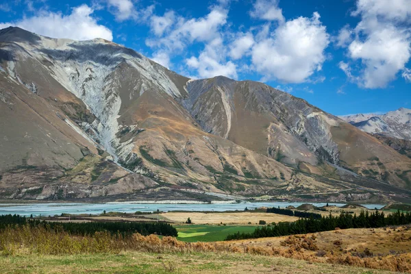 Campagna neozelandese vicino al fiume Rakia — Foto Stock