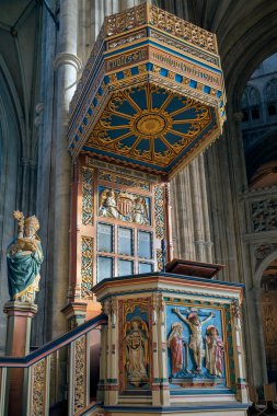 CANTERBURY, KENT/UK - NOVEMBER 12 : View of the Pulpit in Canter clipart