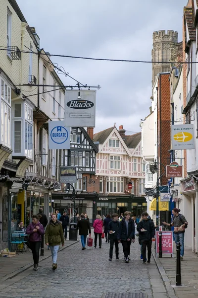 Canterbury, Kent/Uk - 12 November: Mensen in de oude winkelen een — Stockfoto