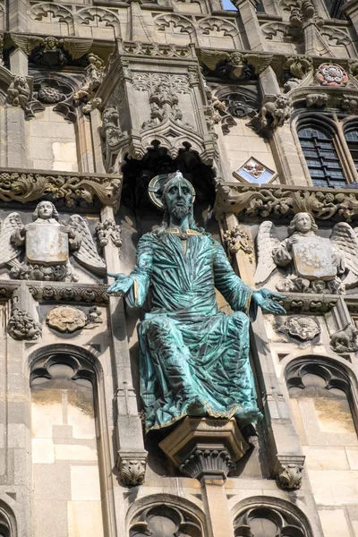 Canterbury, Kent/Uk - 12 November: Standbeeld boven de toegang tot — Stockfoto