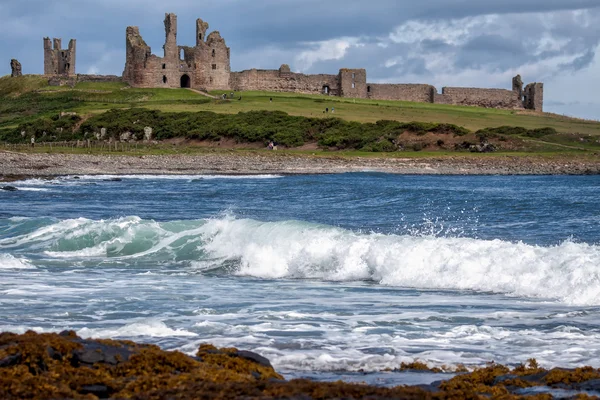 CRASTER, NORTHUMBERLAND/UK - AUGUST 18 : View of Dunstanburgh Ca — Stock Photo, Image