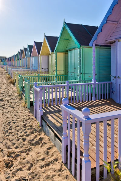 West Mersea, Essex/Uk - 24 juli: Beach huts på West Mersea på — Stockfoto