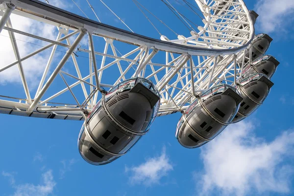 London - 9 Dec: Weergave van de London Eye in Londen op 9 december 2015 — Stockfoto