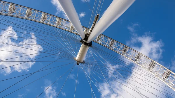 ลอนดอน - DEC 9: มุมมองของ London Eye ในลอนดอนเมื่อวันที่ 9 ธันวาคม 2015 — ภาพถ่ายสต็อก