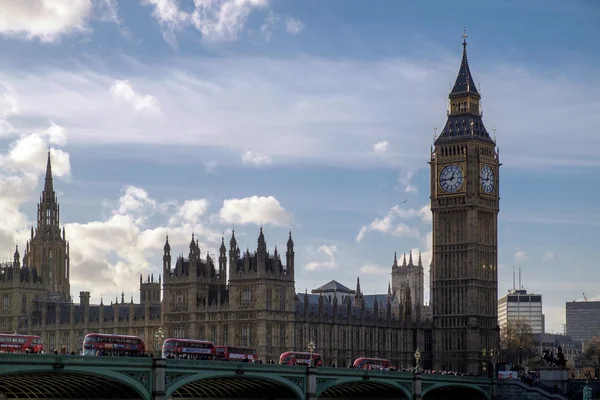 Londra - Aralık 9: Görünümünü Big Ben'e ve parlamento evleri — Stok fotoğraf