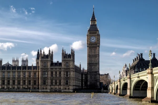 Londýn - Prosinec 9: Pohled na Big Ben a budovy parlamentu v — Stock fotografie