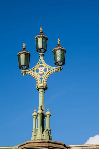 LONDON - DEC 9 : Old Fashioned Lamp in London on Dec 9, 2015 — Stock Photo, Image