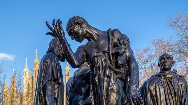 LONDON - DEC 9 : The Burghers of Calais Statue in Victoria Tower — Stockfoto